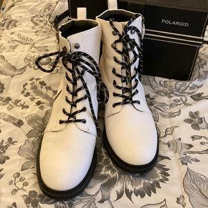 Baretraps sz 10 combat boots in excellent  used condition